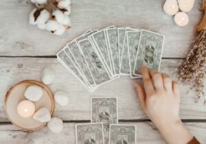 占いカウンセラーとは？一般的な占い師との違い